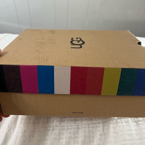 “NEW” UGG Fluff Slippers/Slides Pastel 💕Size 10 - Picture 9 of 11